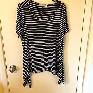 ✨3/$10   Suzy Shier +